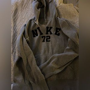 Vintage Nike hoodie, fits like a large
